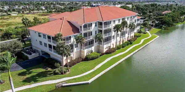 20011 Sanibel View CIR