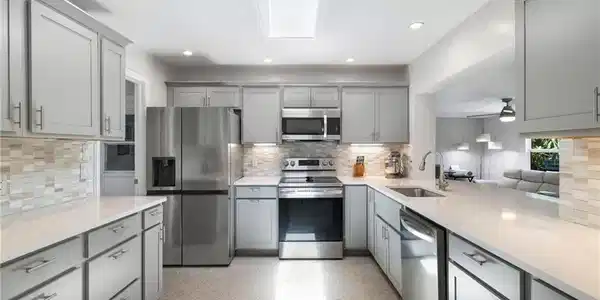 Image 3: Beautiful quartz countertops