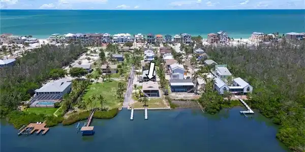 27543 Hickory Bay