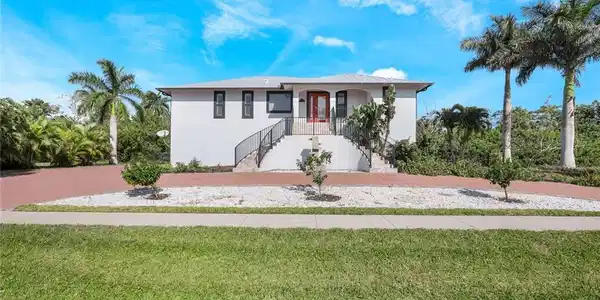 811 Scott DR