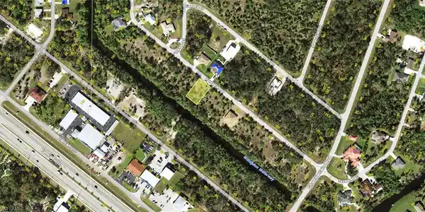 Image 2: Aerial map of property and surrounding area with property boundaries highlighted