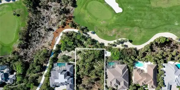 Image 3: Drone / aerial view