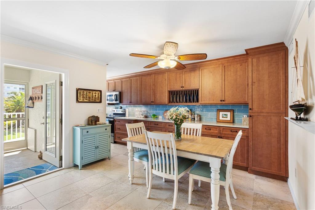 Image 4: Extended custom kitchen.