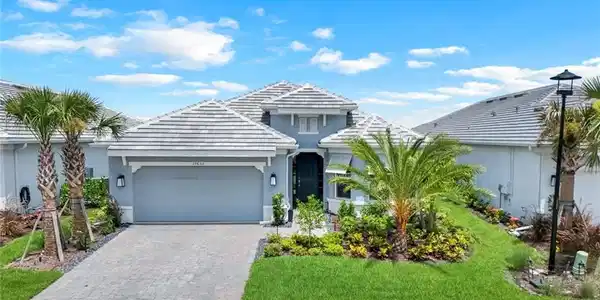 15653 Triesta LN