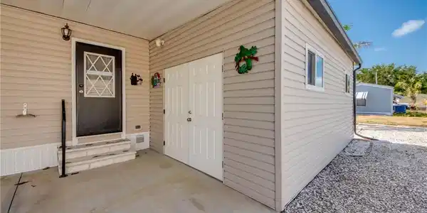 Image 4: Doorway to property