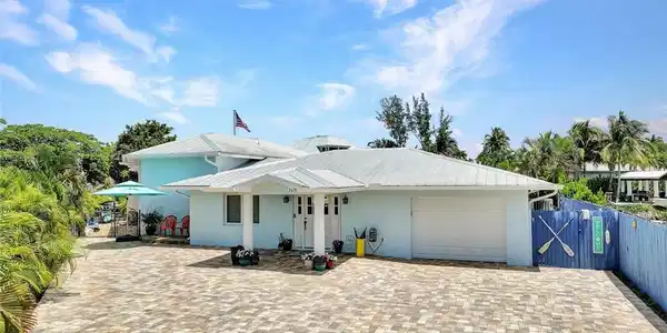 2631 Riverview