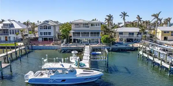Image 3: Deep water dockage for multiple boats, kayaks, jet skis