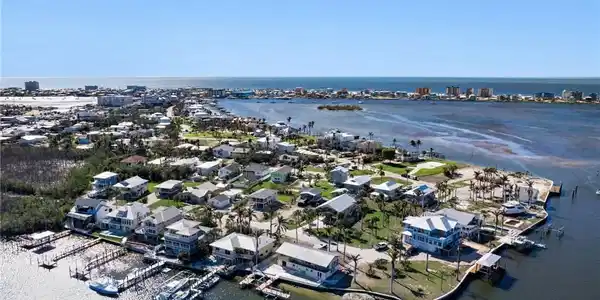 Image 4: Looking south towards Ft Myers Beach and the Gulf of Mexico