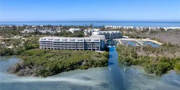 5124 Bayside Villas