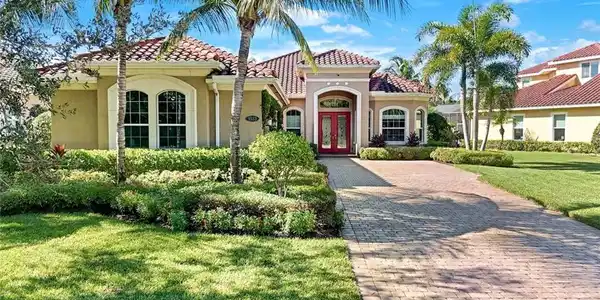 9333 Campanile CIR