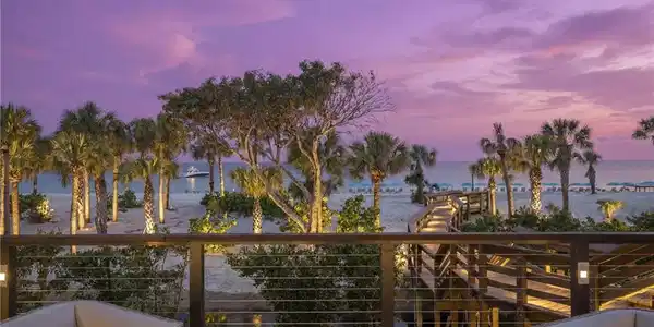 Image 4: pool to beach