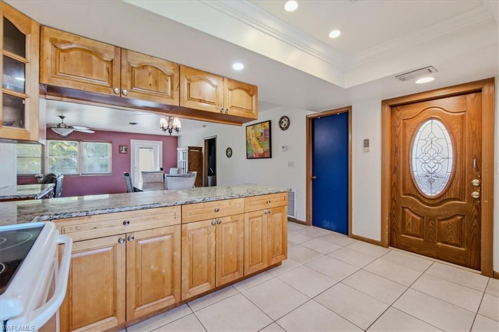Image 4: Spacious countertops