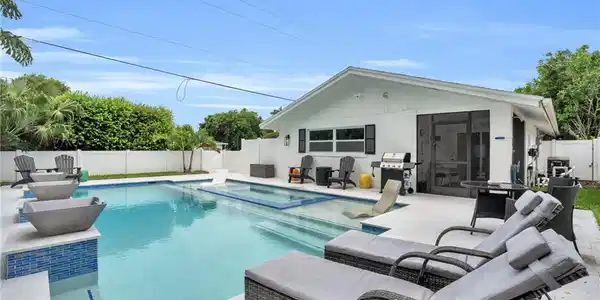 797 95th AVE N