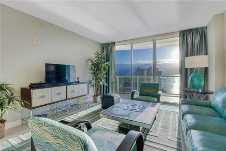 3000 Oasis Grand BLVD