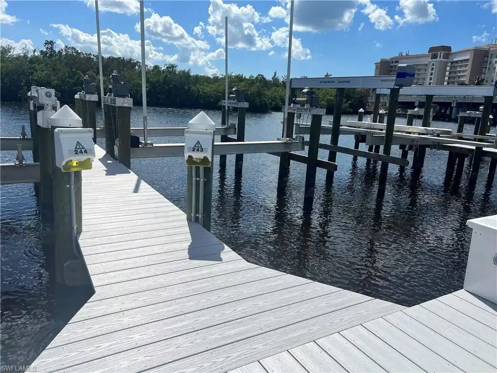Image 1: Brand New Docks