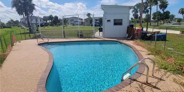 Image 4: View of pool
