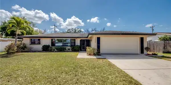 1939 Longfellow DR