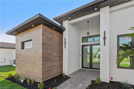 306 SW 26th AVE