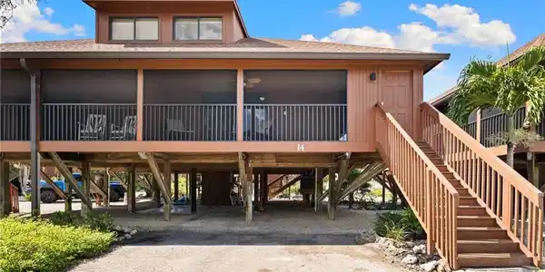 1811 Olde Middle Gulf DR