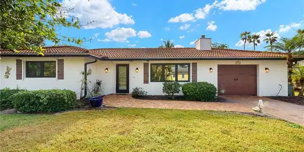 1925 Roseate LN