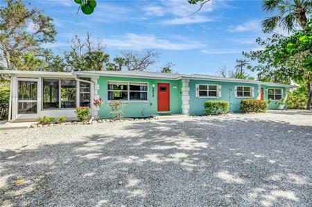 1012/1014 E Gulf DR