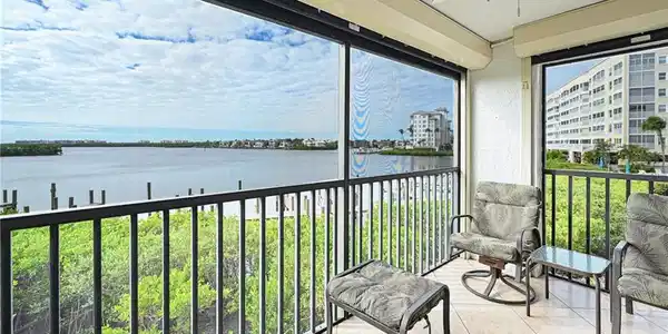 4835 Bonita Beach RD