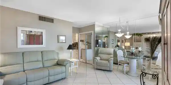 240 Seaview CT