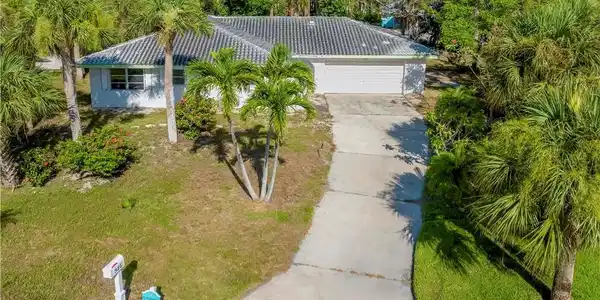 586 Boulder DR