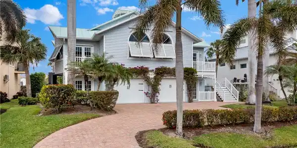 437 Trade Winds AVE