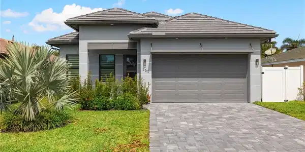 555 99th AVE N