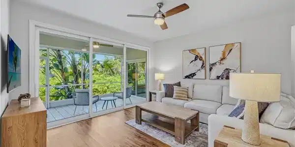 Image 3: Living Room
