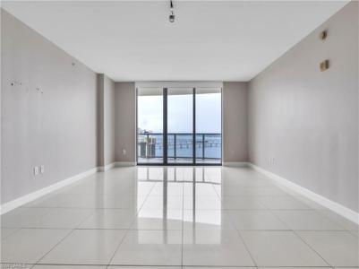 3000 Oasis Grand BLVD