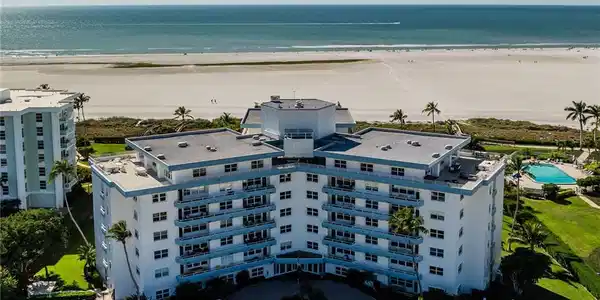 220 Seaview CT