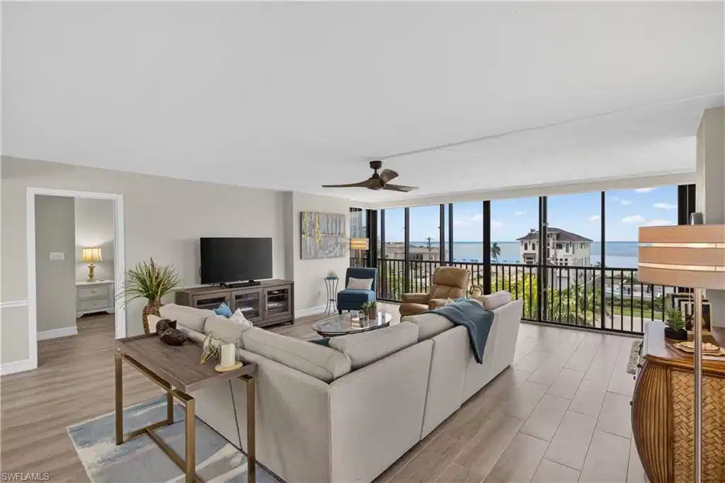 Image 1: Spacious Great Room with beautiful Gulf Views!