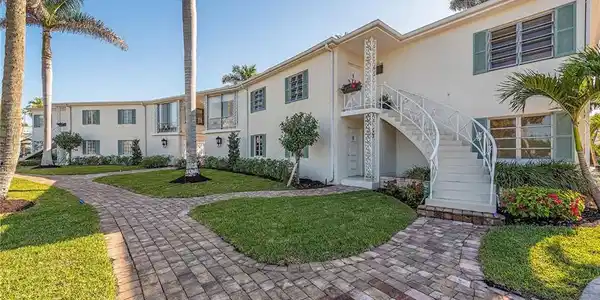 1568 Gulf Shore N