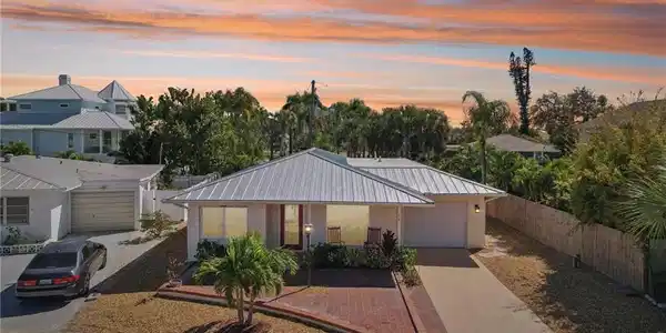 210 Hibiscus DR