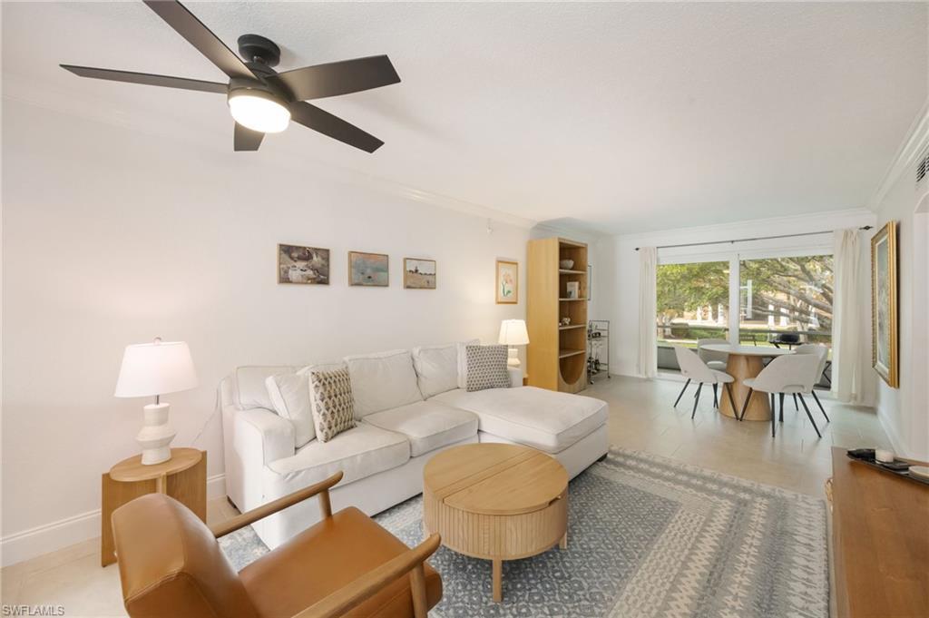 Image 4: Living Room/Dining Area
