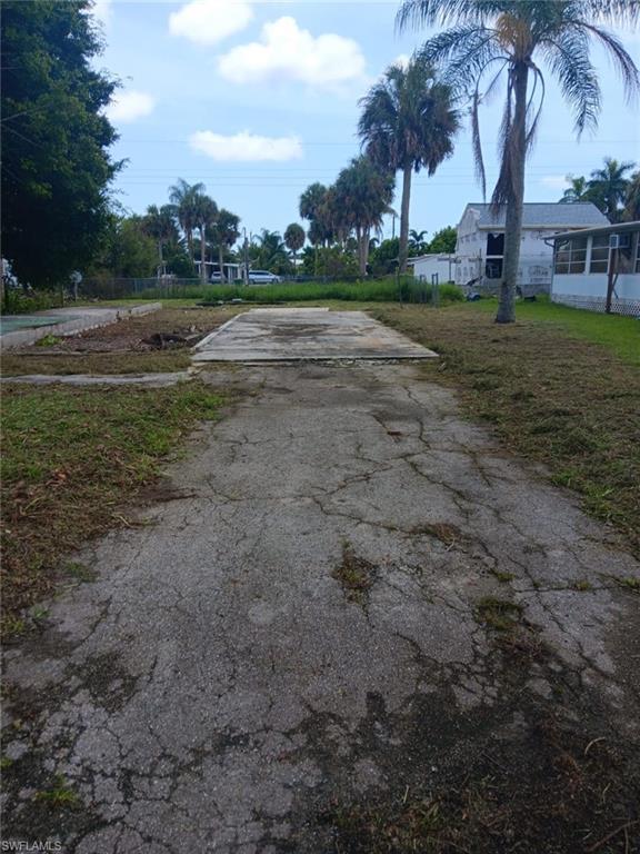 Image 2: lot