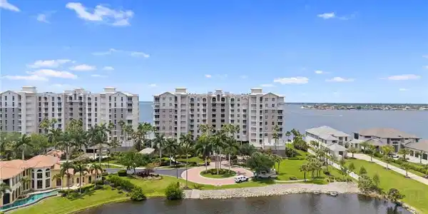 14200 Royal Harbour CT