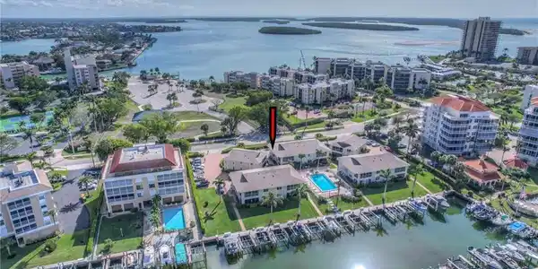 920 Collier CT