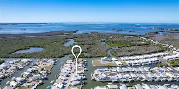 3904 Dewberry LN