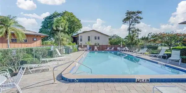 Image 3: Heated pool & community building