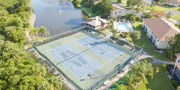 Image 4: Tennis & Pickle Ball courts
