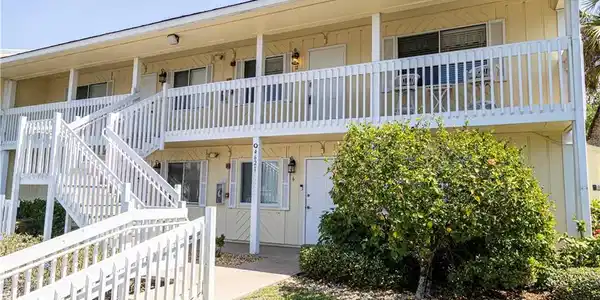 4621 Bayshore