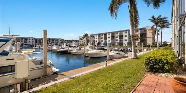 801 River Point
