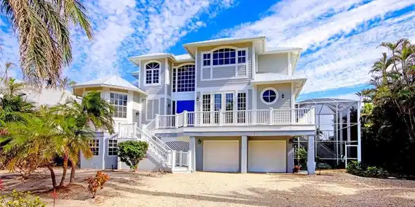 1656 Hibiscus DR