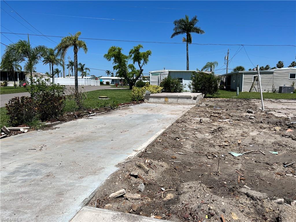 Image 1: Front of lot looking to the NW.