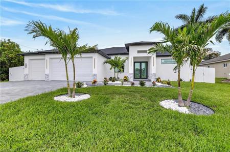 330 SW 26th PL