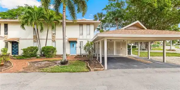 4277 Island CIR