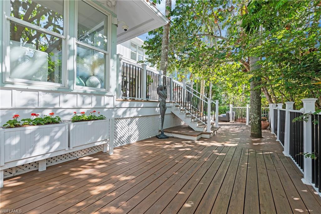 Image 4: Oversized Decking